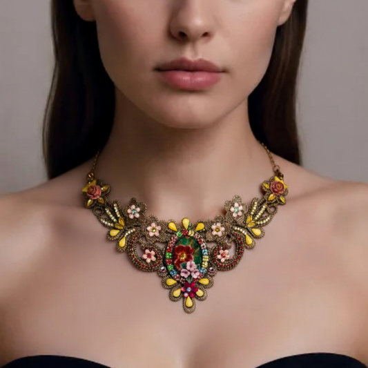 Fleur Royale – Collar Pechera Vintage Floral Multicolor