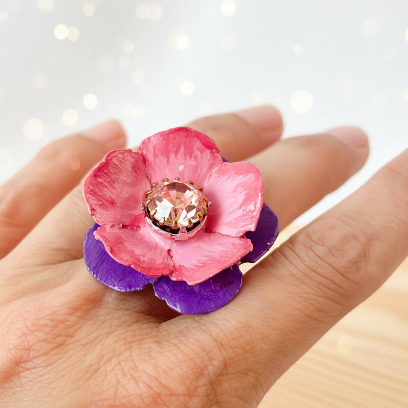 anillo flor grande esmaltada fucsia y morado