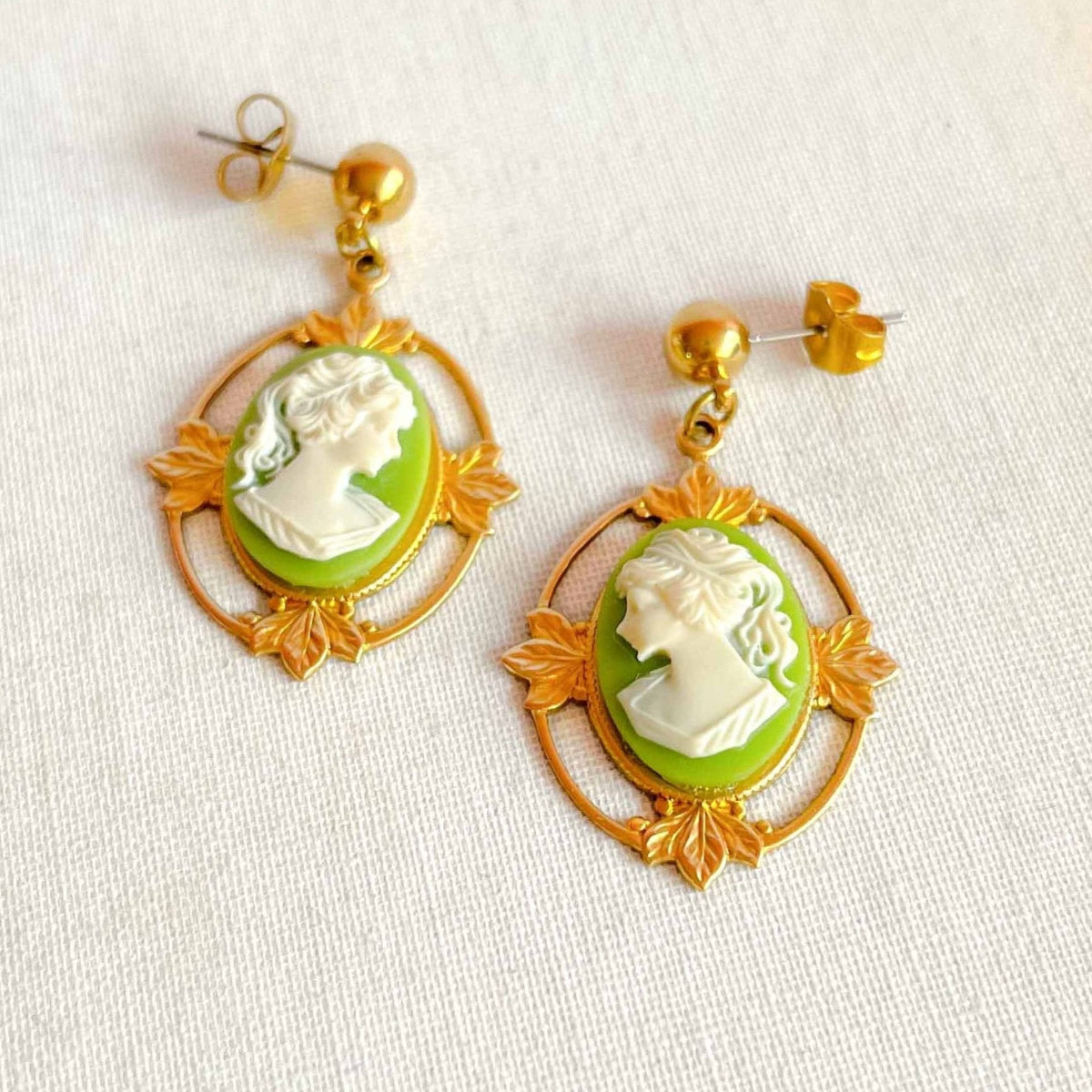 aros dorados camafeo verde oliva