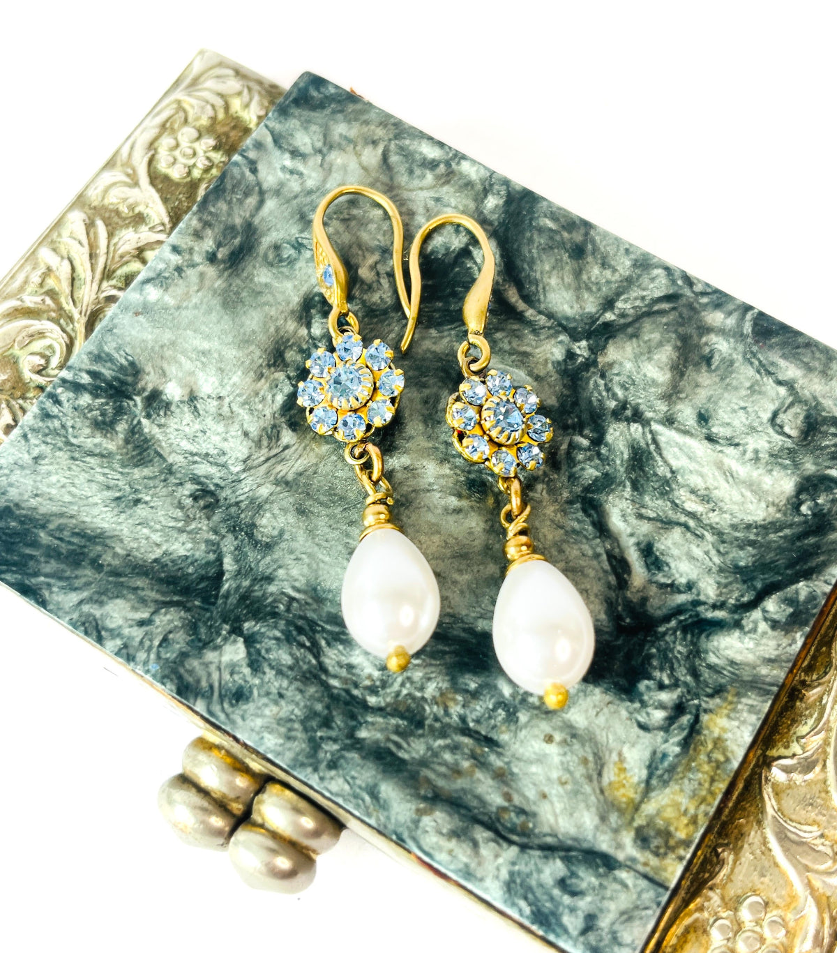 aros flor de cristal azul