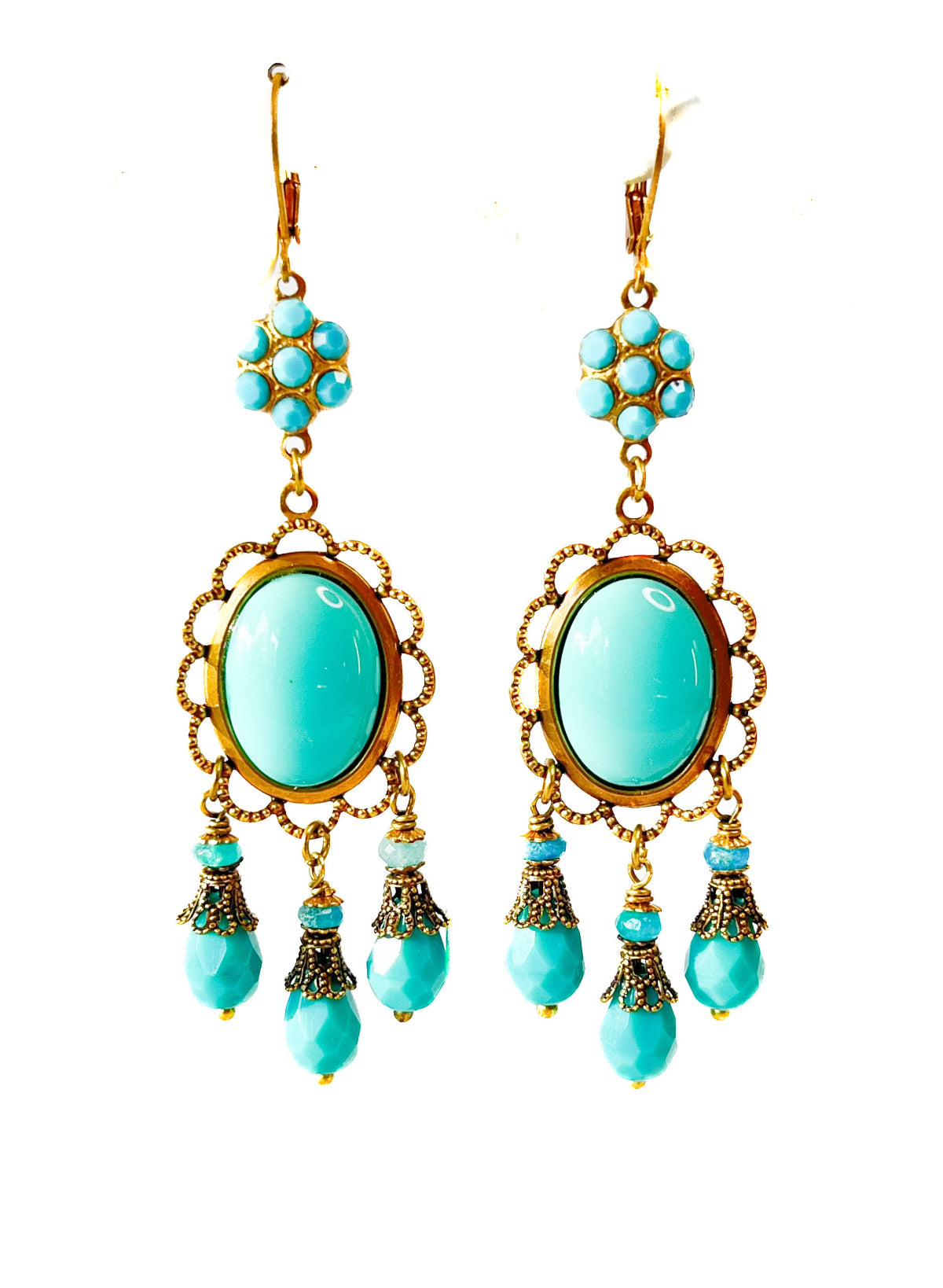 aros largos estilo chandelier con cristales facetados