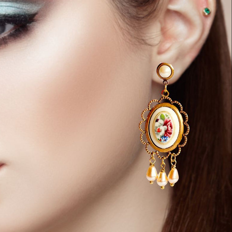aros pendientes colgantes de camafeo floral y perlas