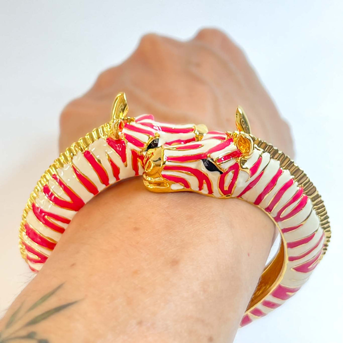 brazalete ajustable de cebra rojo y blanco 