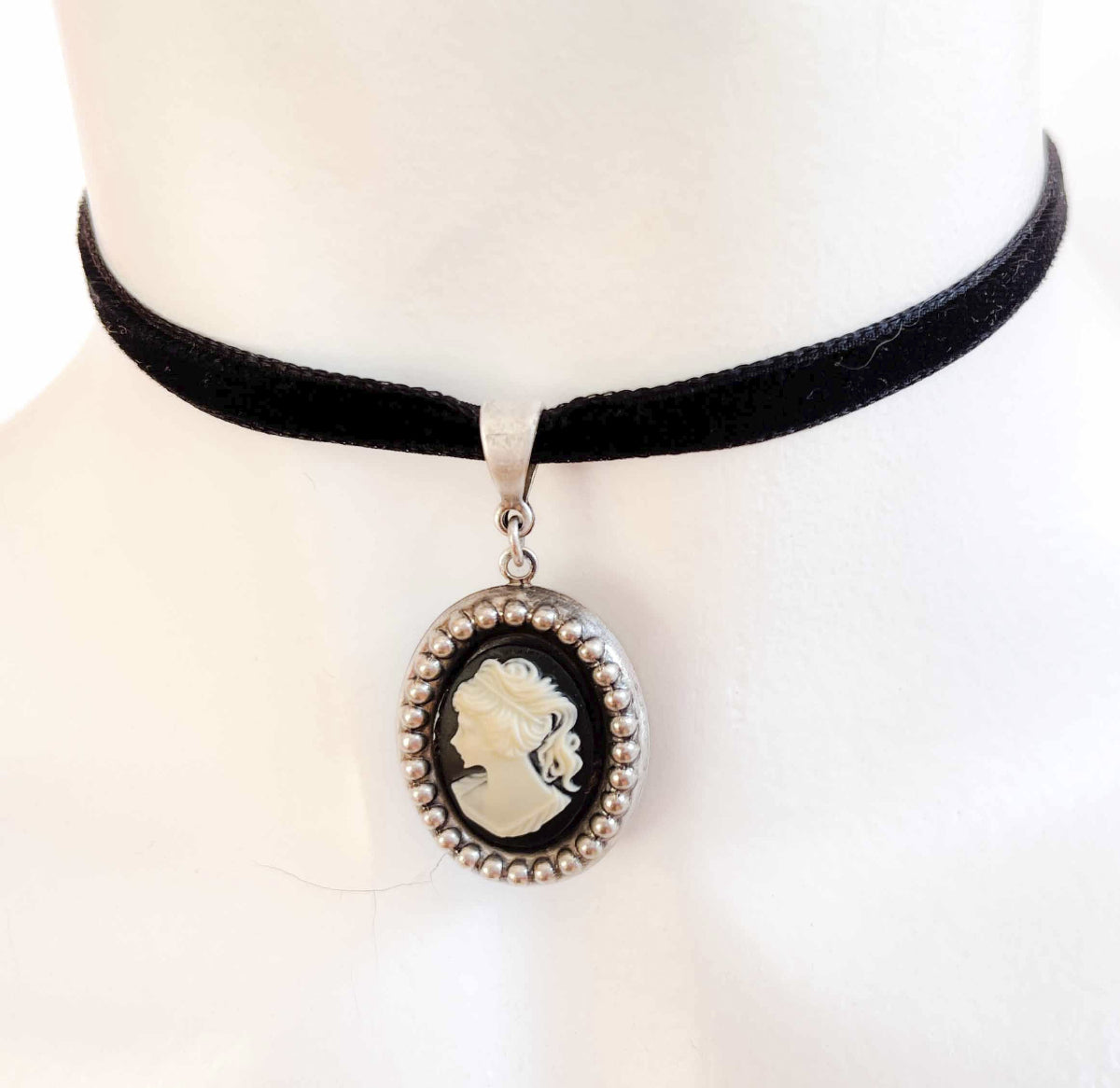 gargantilla choker camafeo negro cinta de terciopelo