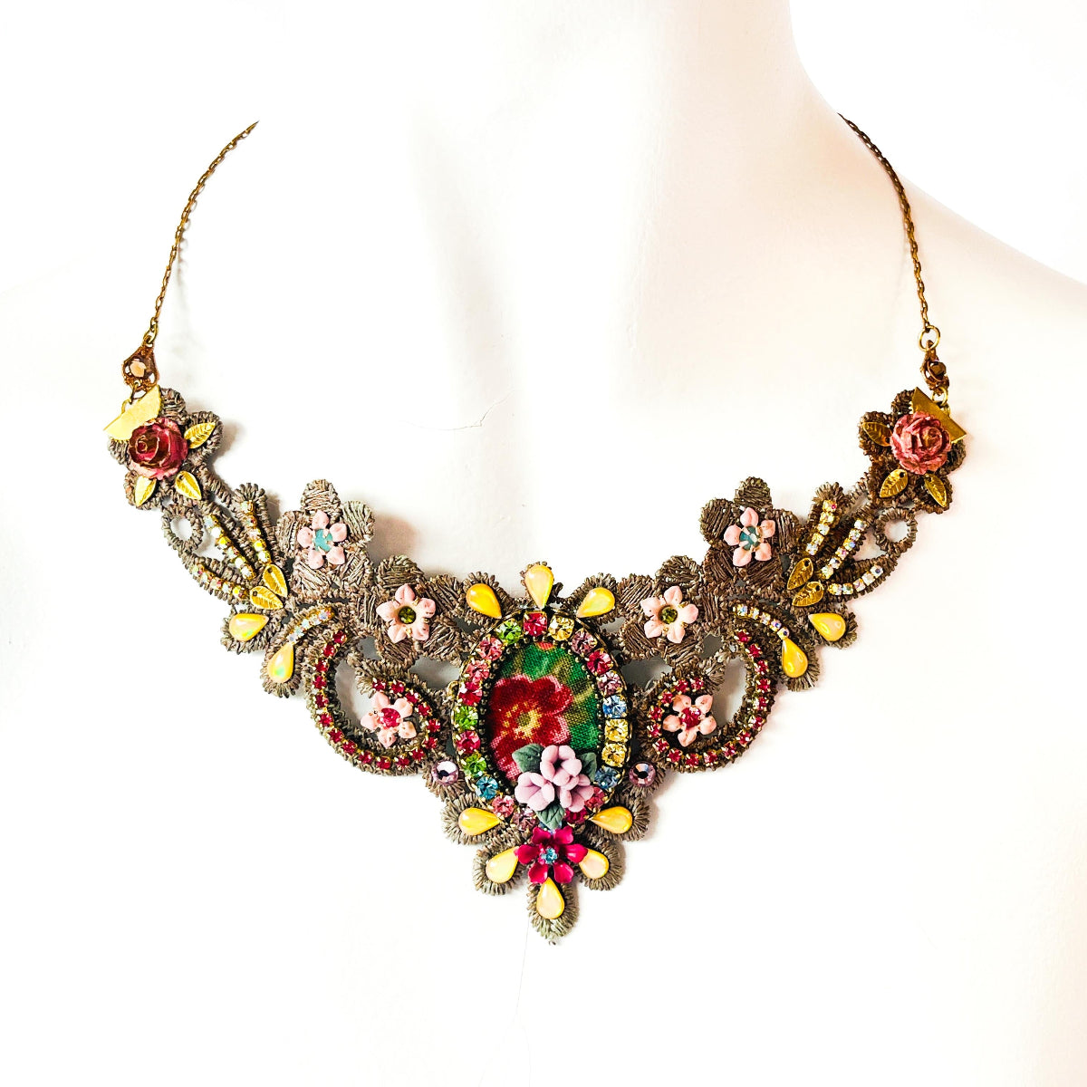 collar artesanal exclusivo hecho a mano en chile 