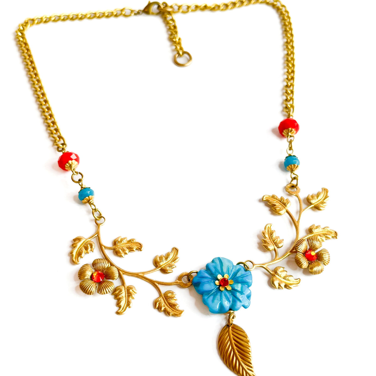 Collar Enredadera Floral con Flor de Nácar Azul