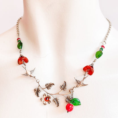 collar bucolico flores y golondrinas 