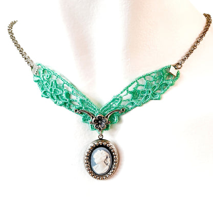 collar corto con camafeo estilo unico