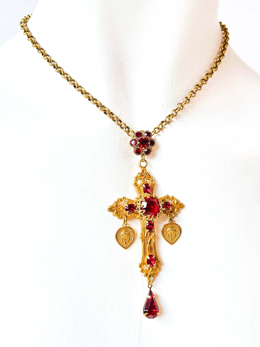 collar cruz maximalista mujer
collar statement dorado