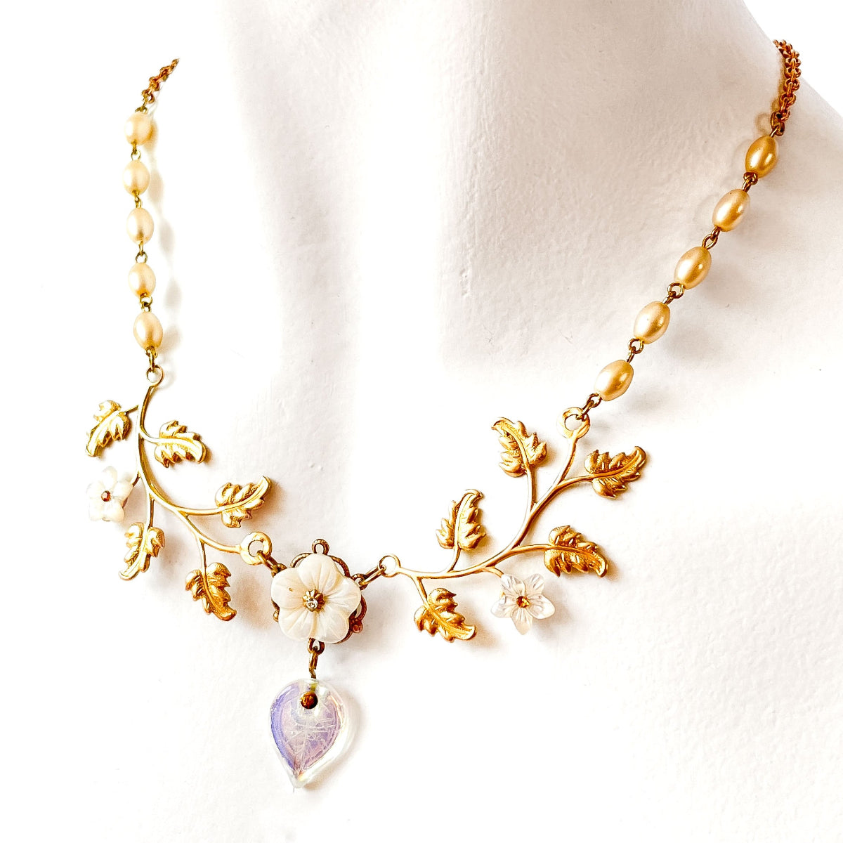 collar elegante flores declaracion floral