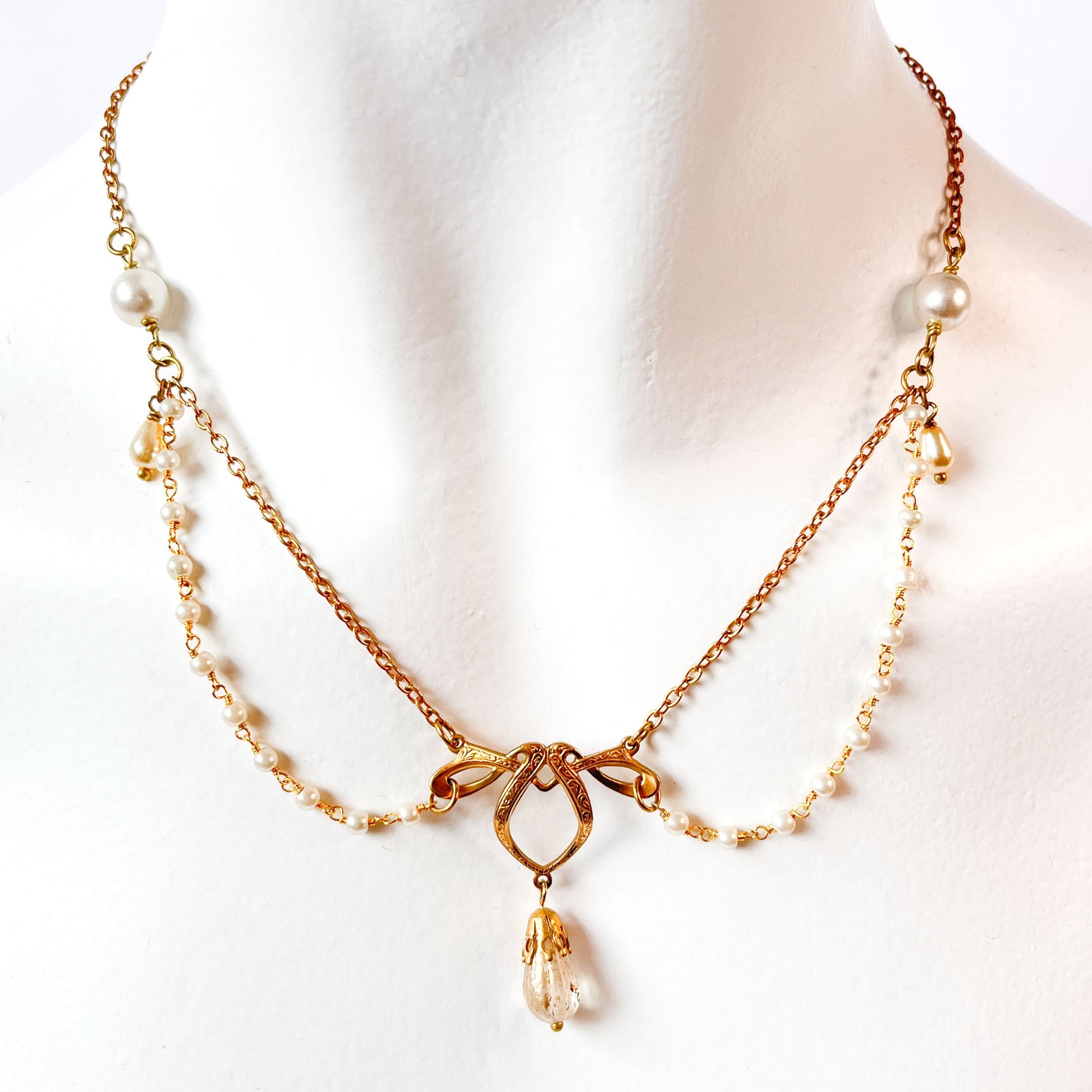 collar fino de perlas estilo art noveau