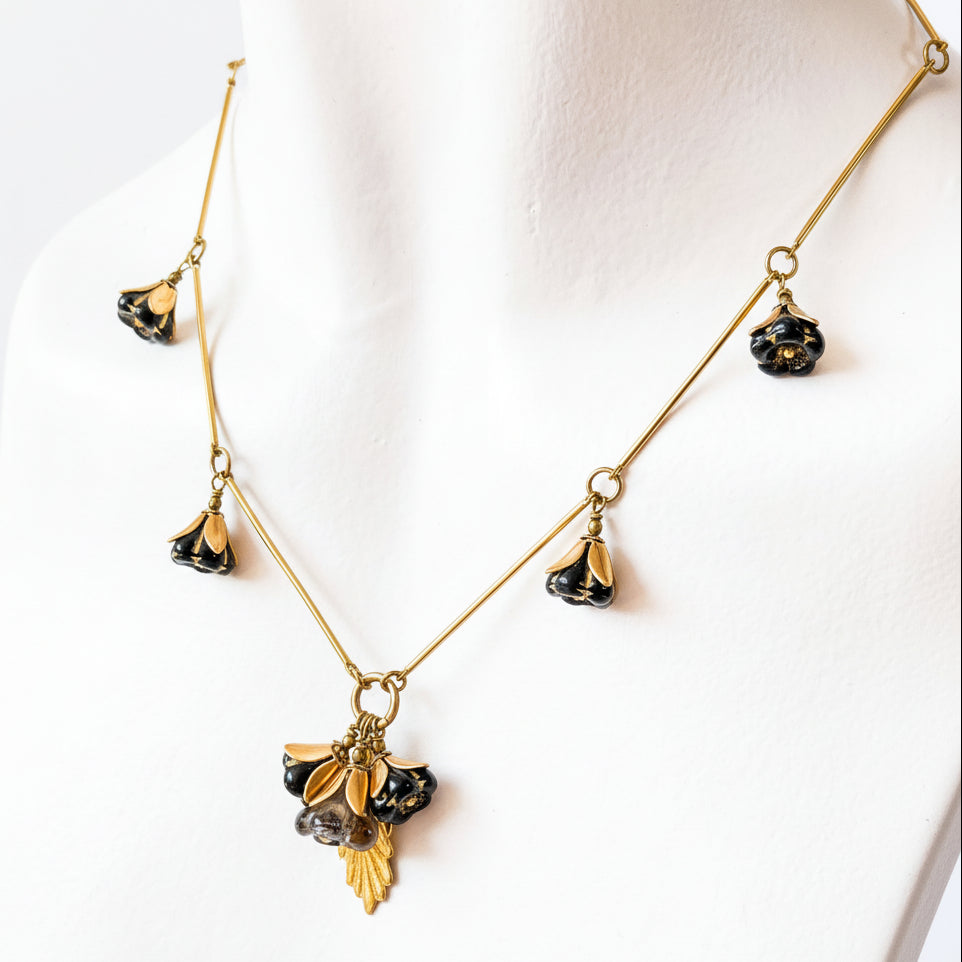 collar flores campana negras