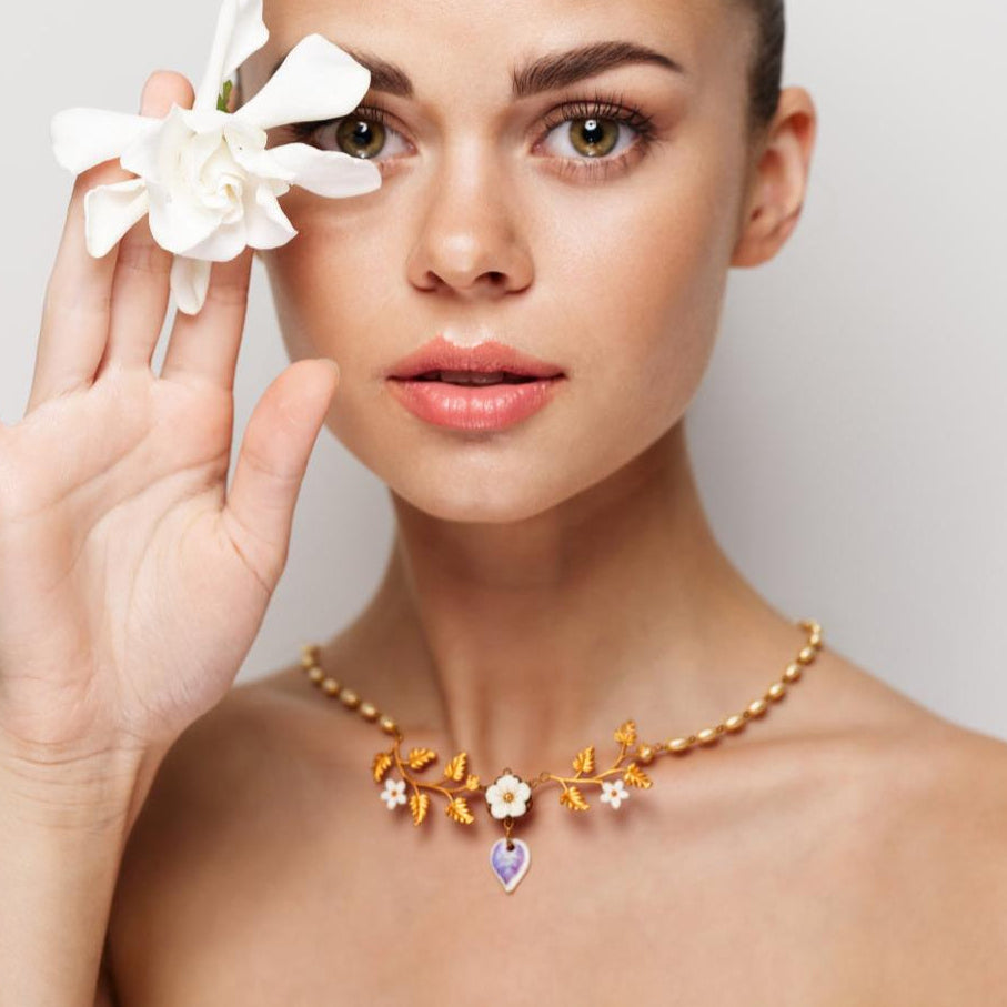 collar flores de nácar floral romántico