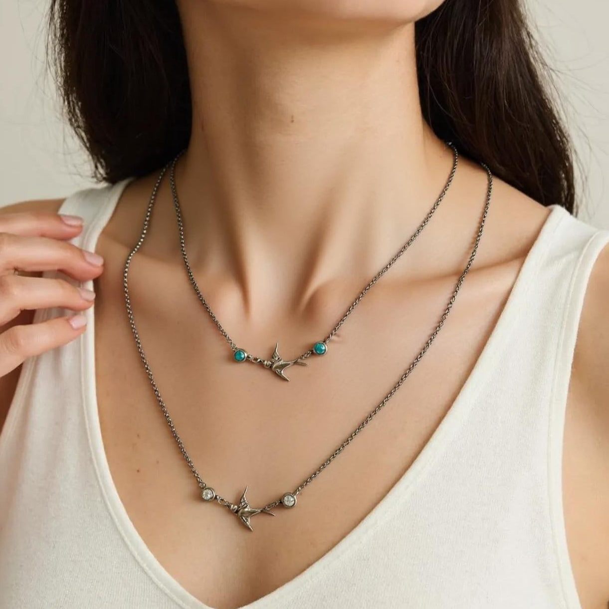 collar golondrina mujer punto de luz plata