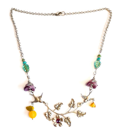 collar golondrina y flores