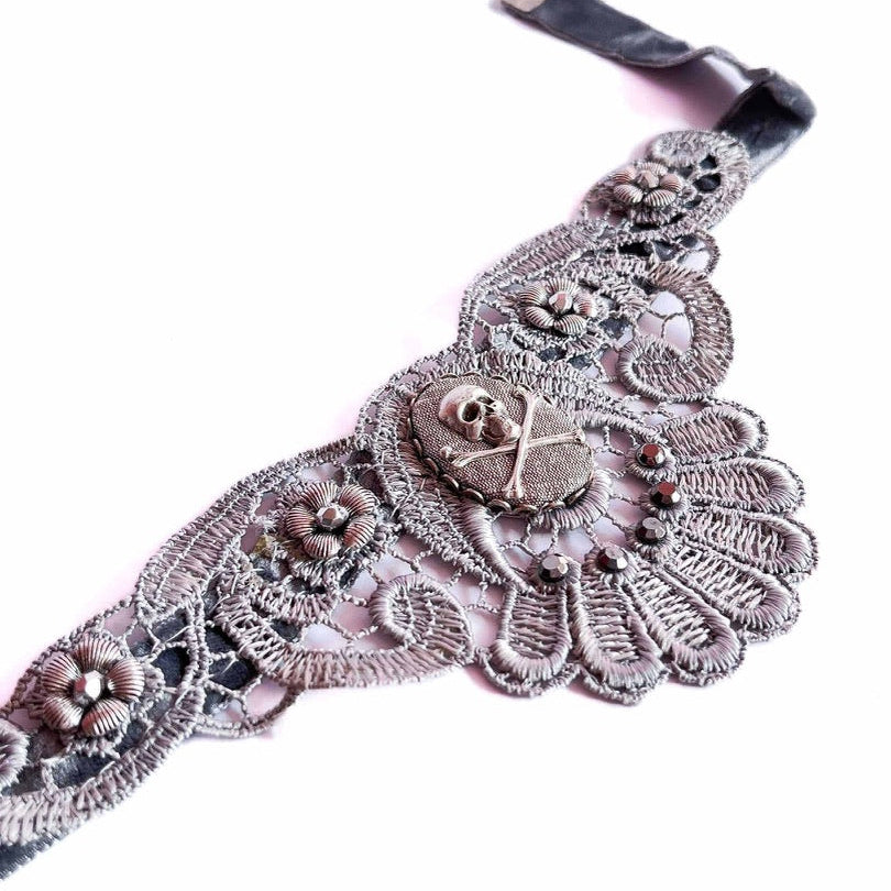 collar inspirado en época histórica