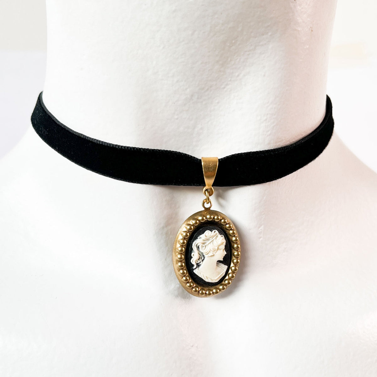 gargantilla choker camafeo negro