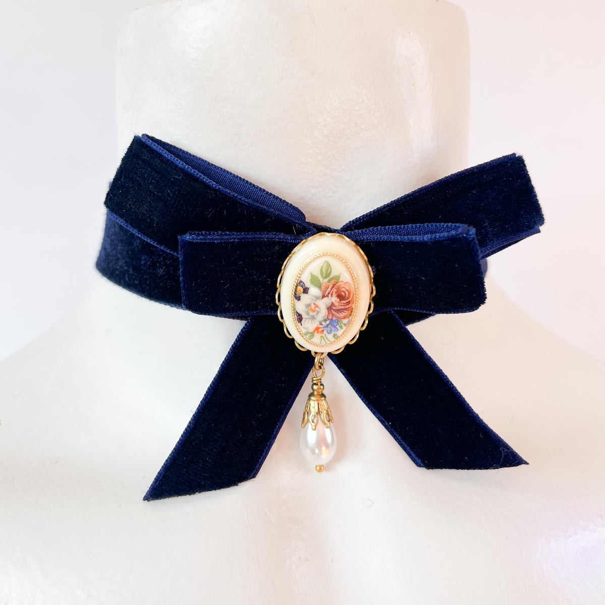 gargantilla estilo victoriano camefeo floral