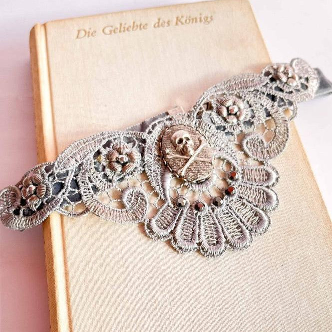 gargantilla romántica plateada