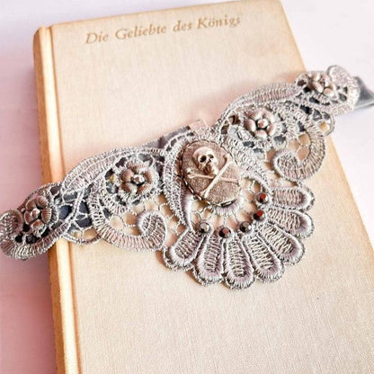 gargantilla romántica plateada