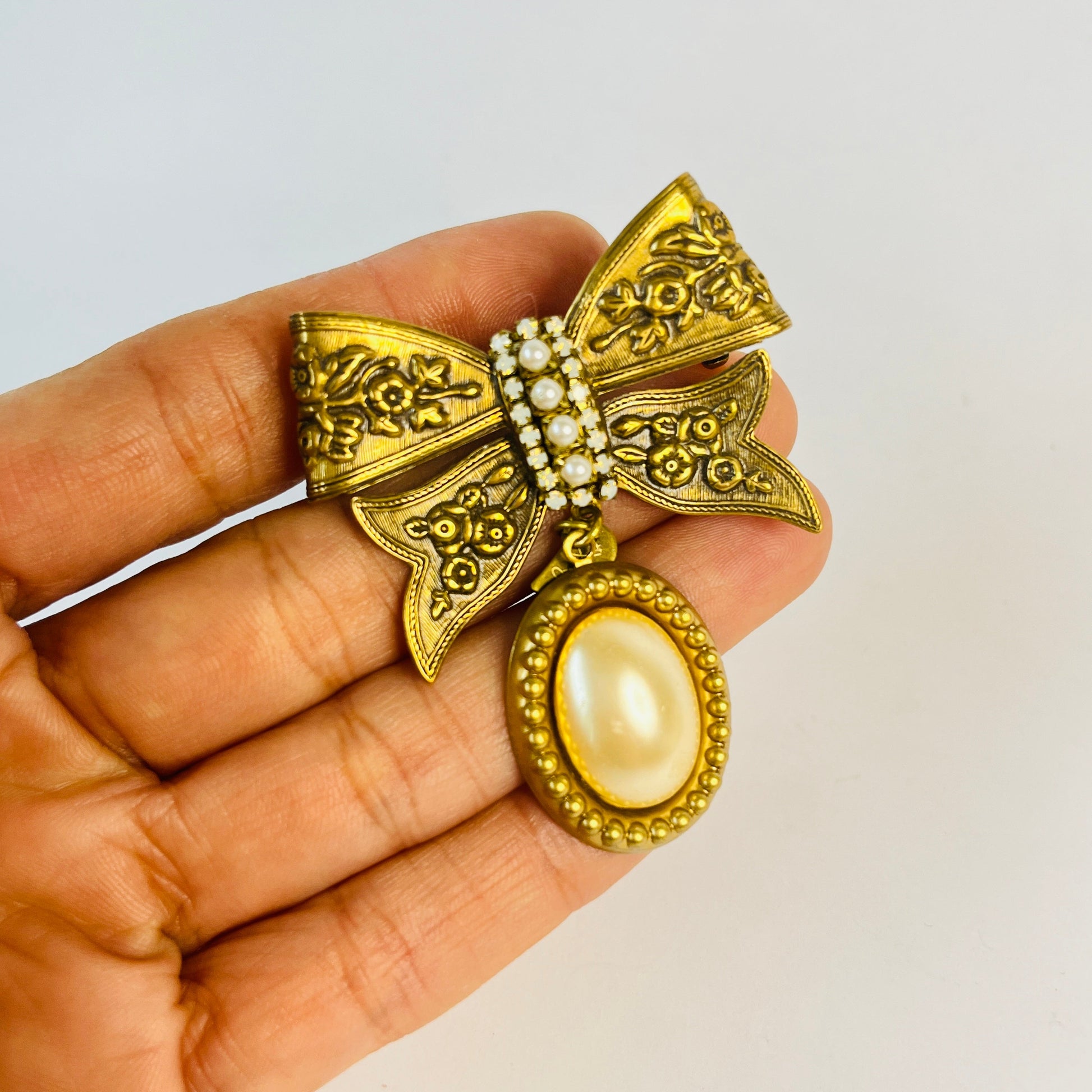 hermoso broche de lazo y perla estilo victoriano