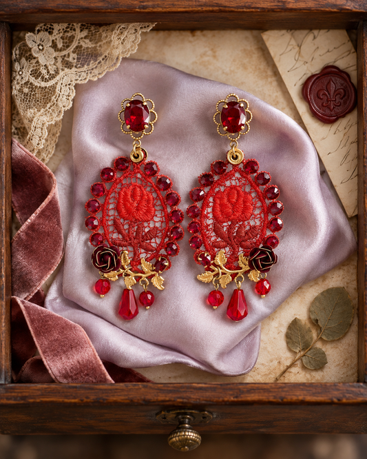 pendientes rojos de encaje y rosas