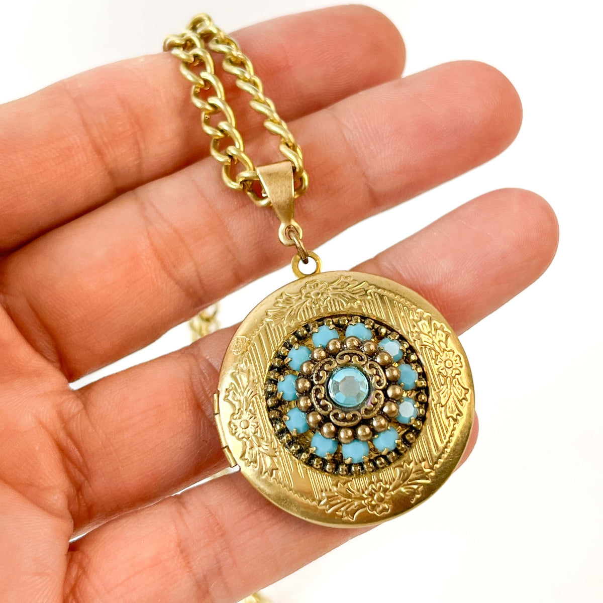 pieza exclusiva collar relicario joya con cristales