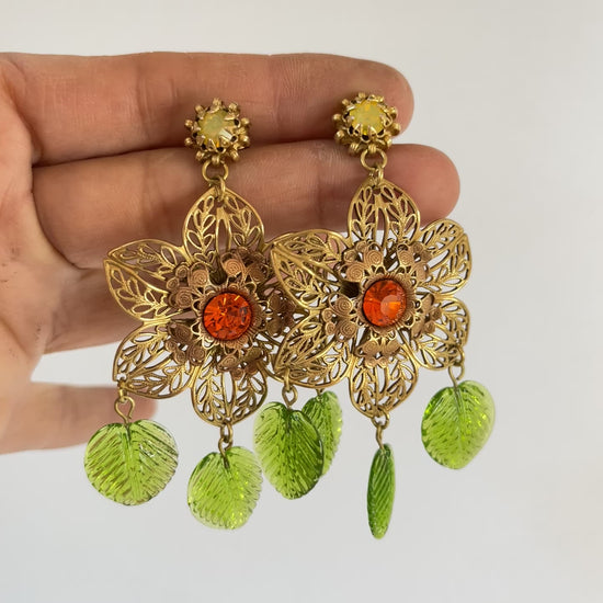 hermosos aros grandes de flor de filigrana y cristales naranja