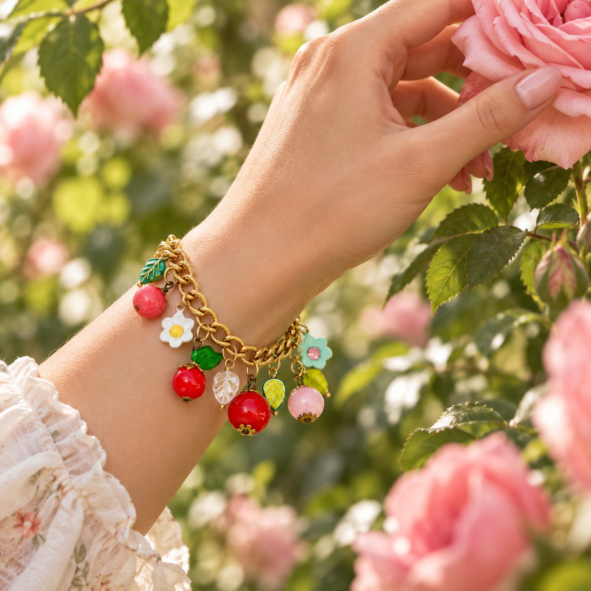 pulsera de frutas de vidrio y flores esmaltadas