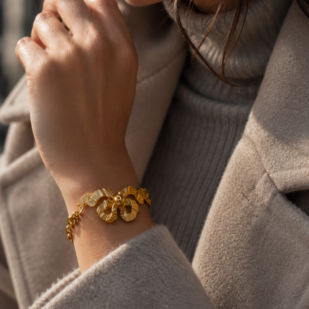 pulsera dorada cinta coquette