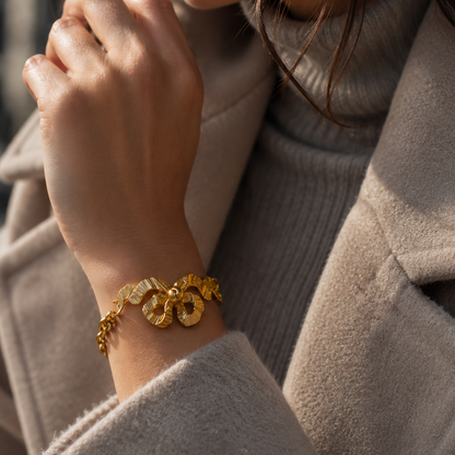 pulsera dorada cinta coquette