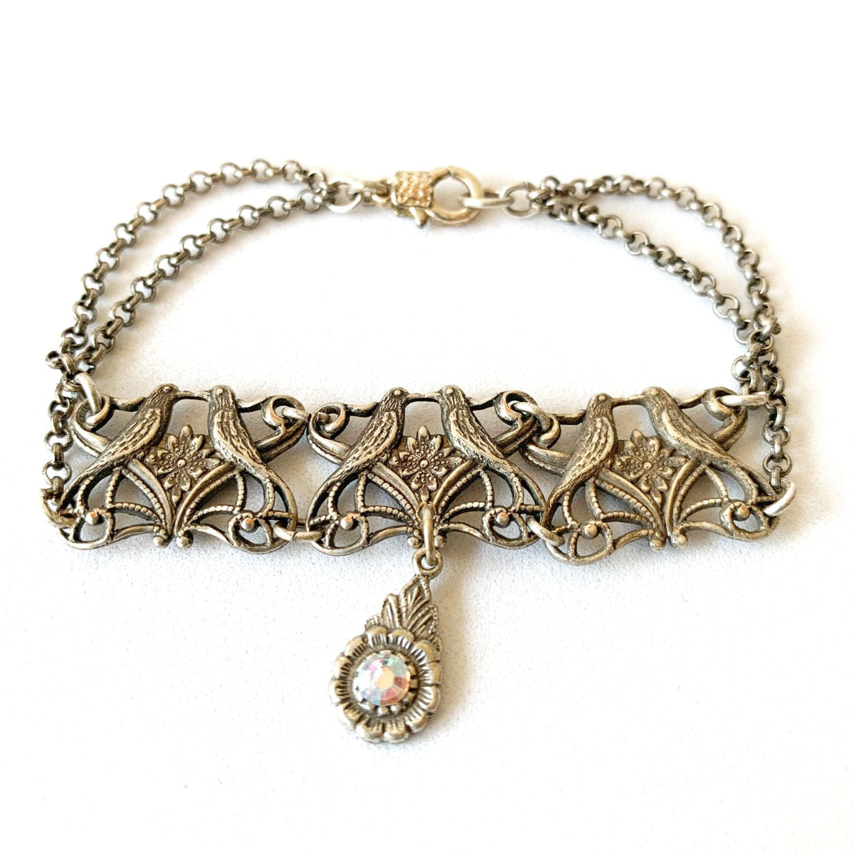 Pulsera plateada con pajaritos besandose