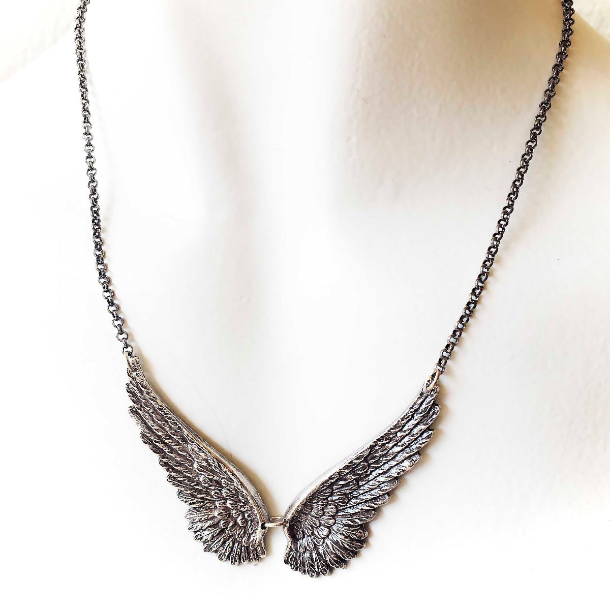 collar colgante alas plateado