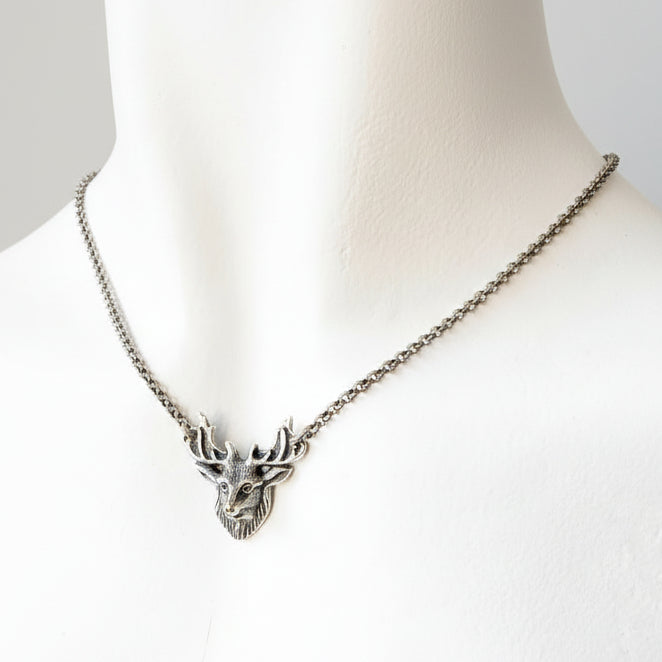 collar colgante cabeza de venado plateado