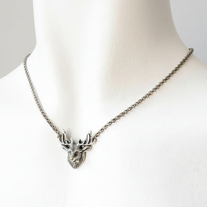 collar colgante cabeza de venado plateado