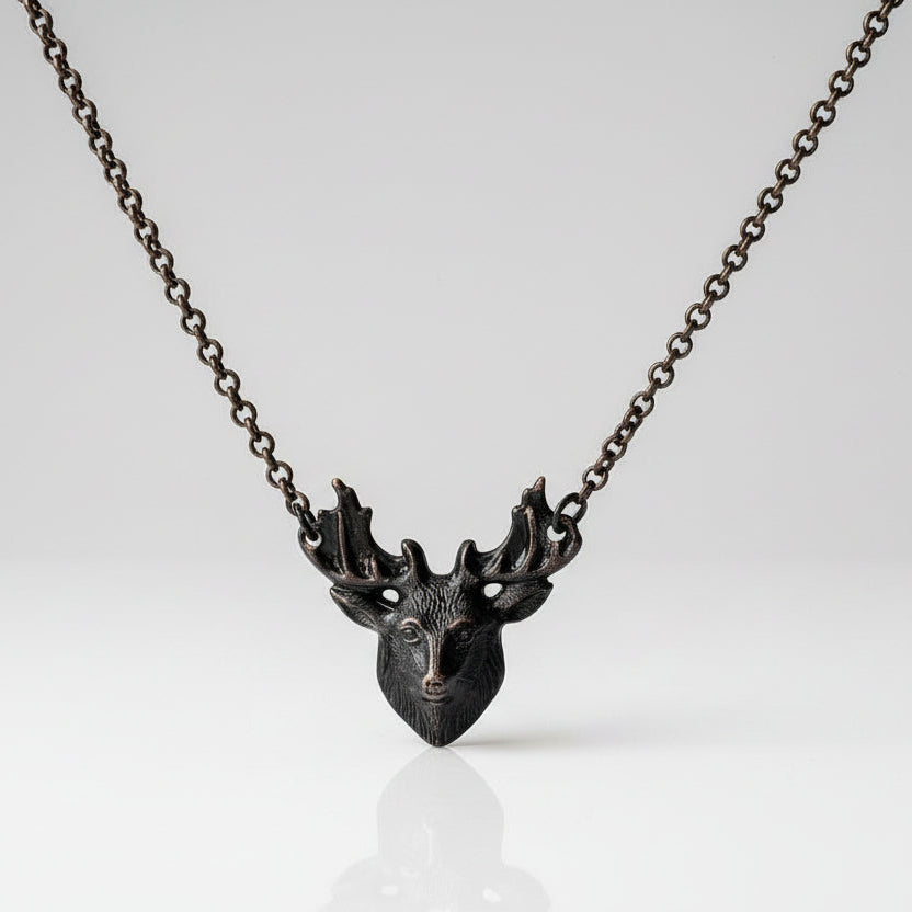 collar colgante ciervo negro