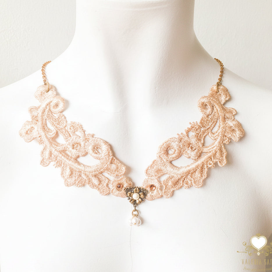 collar cuello de encaje beige