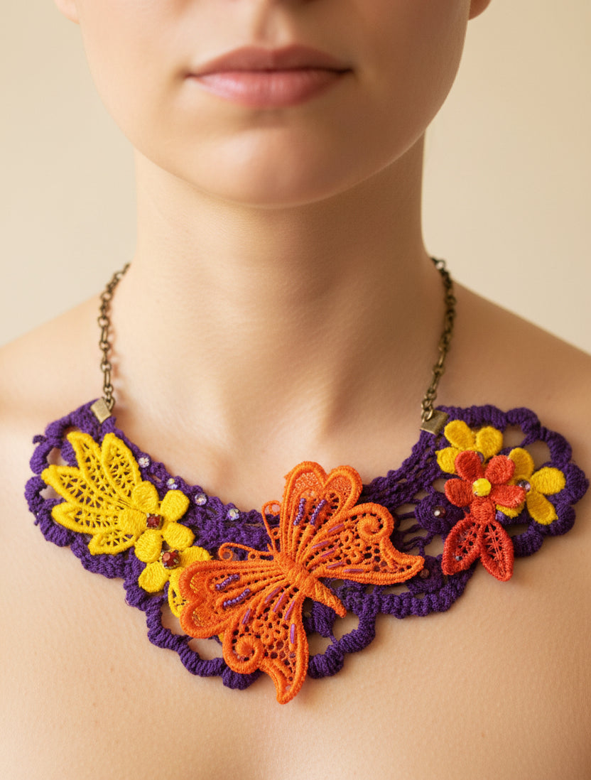 collar textil multicolor mariposa flores amarillo morado